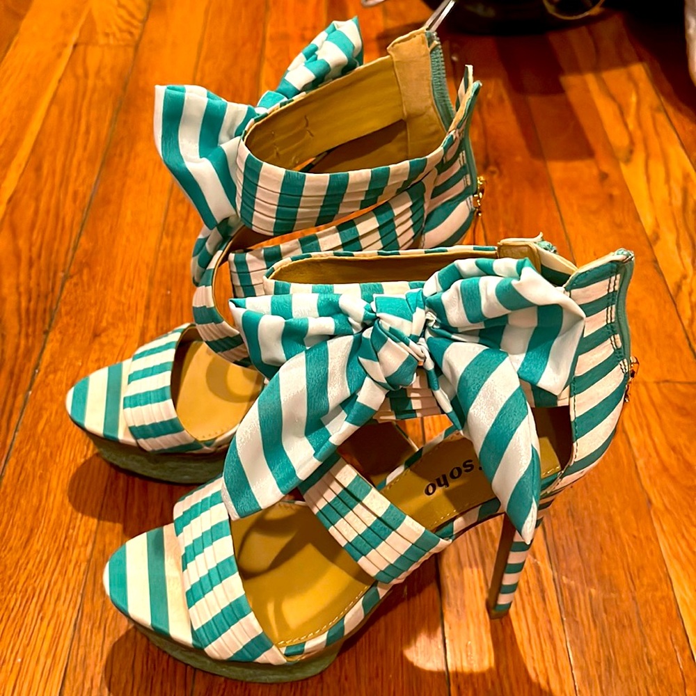 Platform Sandal w Bow